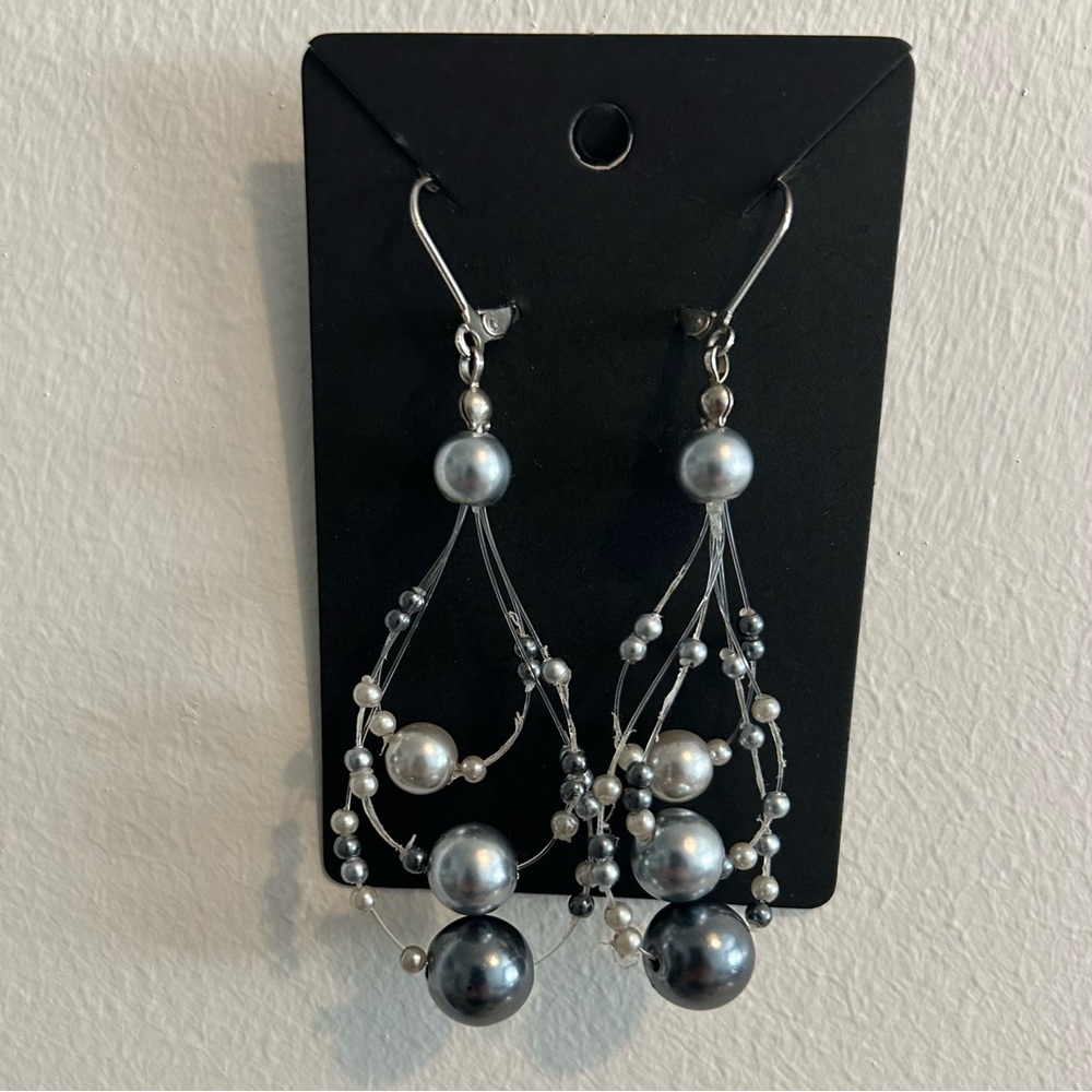 ❤️4/$20 Silver and Black  Drop Earrings